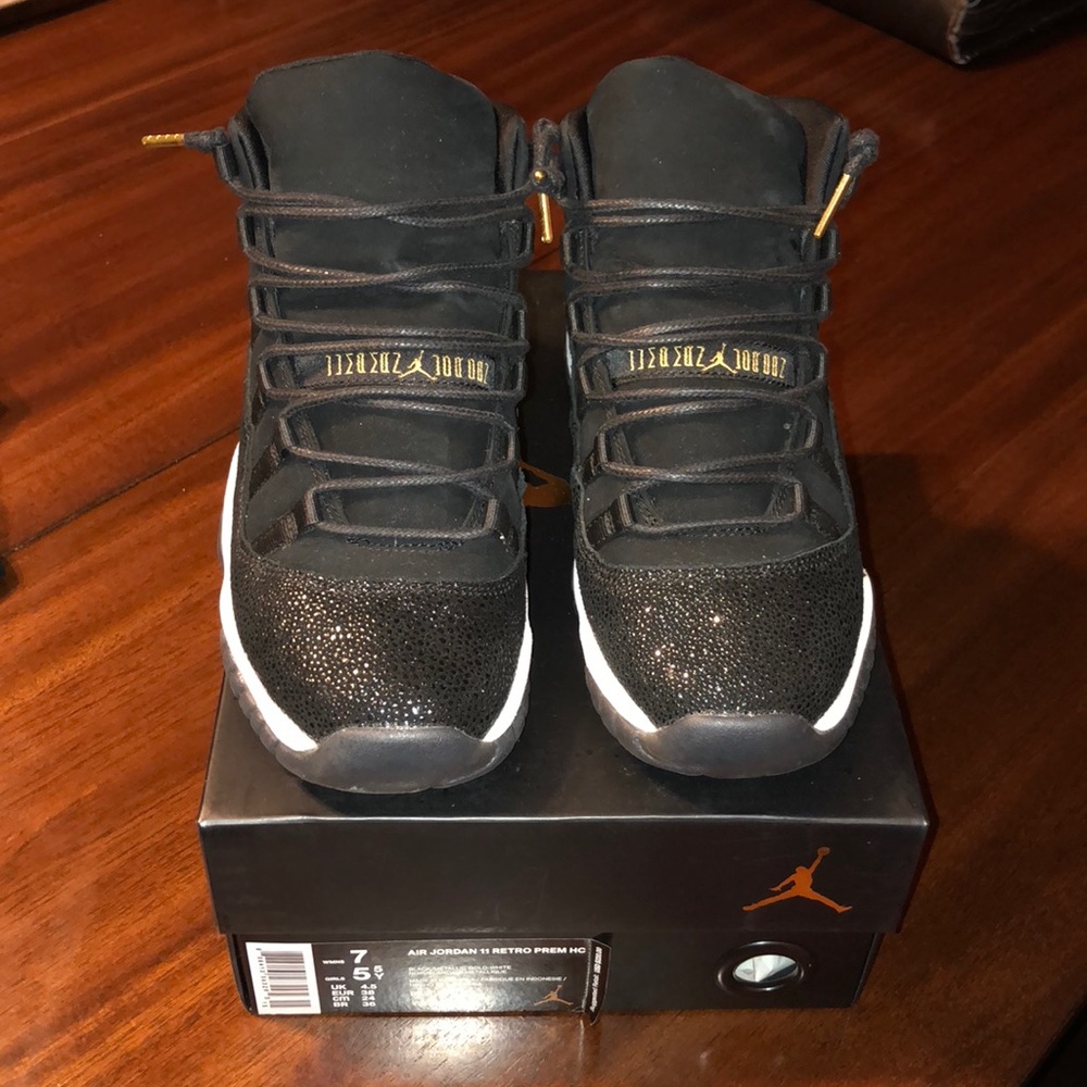 Air Jordan 11 Heiress Black Stingray
